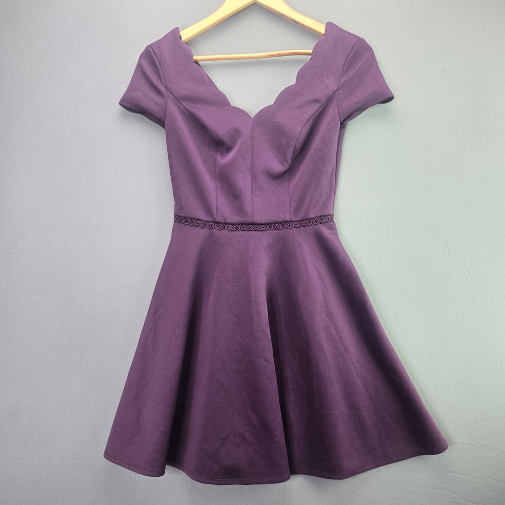 City Studio Dress Scalloped Sweetheart Skater Size 3 Purple Crochet Lace Mini